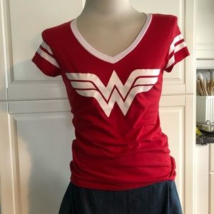 Wonder Woman tee size L
